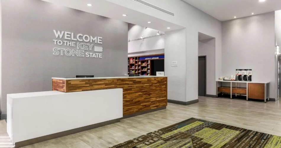Top Hotels Close to Acrisure Stadium: Best Choices for Steelers Fans