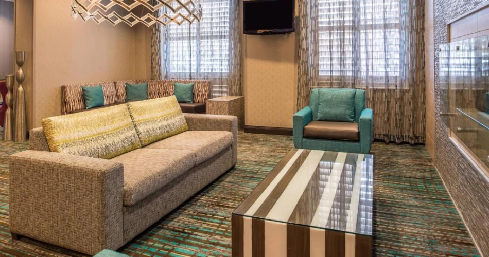 Top Hotels Close to Acrisure Stadium: Best Choices for Steelers Fans