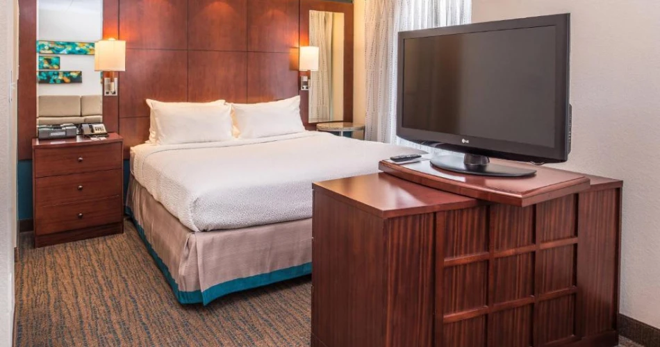 Game Day Ready: Hotels Just Minutes from Acrisure Stadium