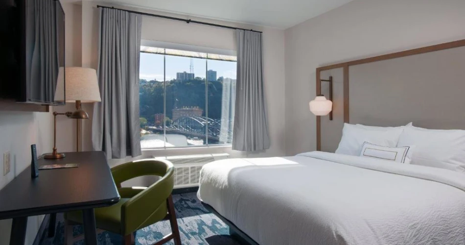 Pittsburgh Getaway: Discover the Best Hotels Closest to Acrisure Stadium